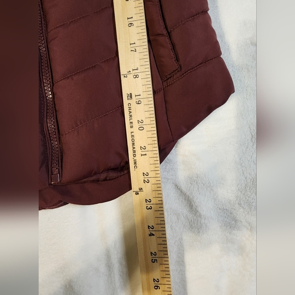 Aerpostale Women's Burgundy Puffer Vest, Size Small, EUC - Picture 5 of 5